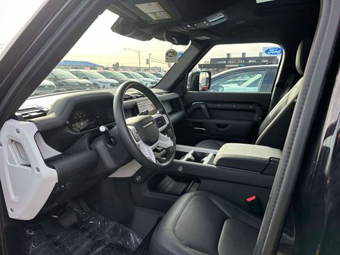Used 2025 Land Rover Defender 110 S image 14