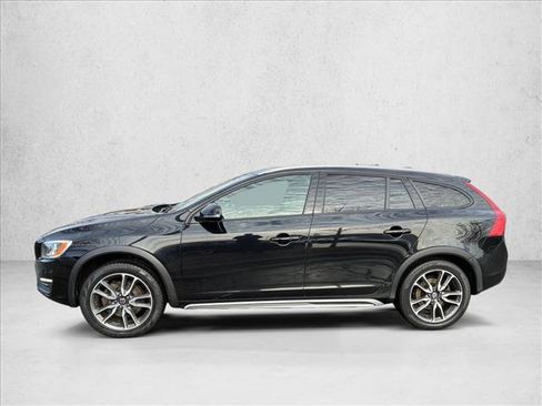 Used 2017 Volvo V60 T5 Cross Country w/ Convenience Package image 8