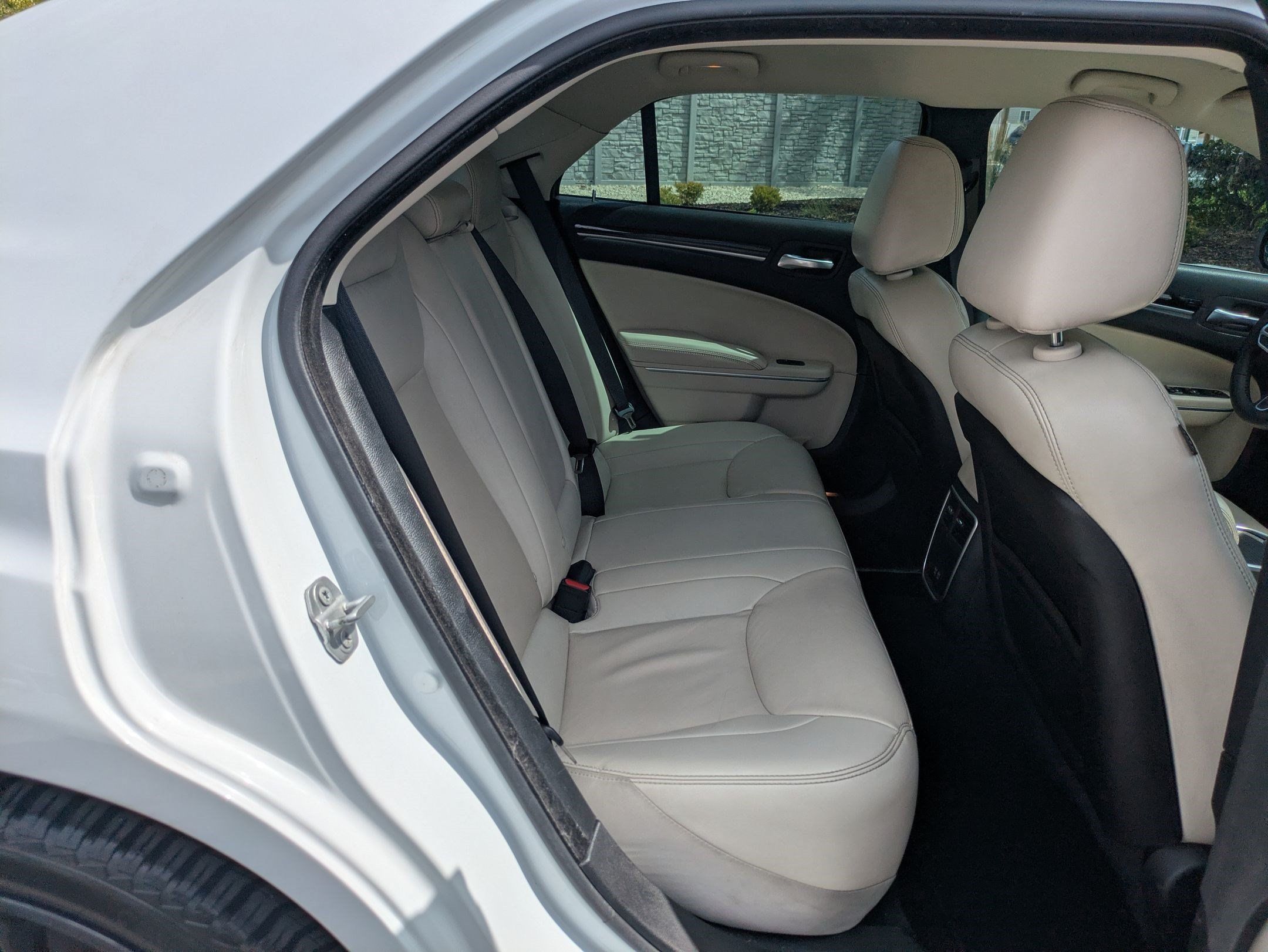 Used 2023 Chrysler 300 Touring L w/ Safetytec Plus Group RWD image 29