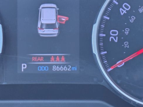 Used 2021 Toyota RAV4 XLE w/ Convenience Package FWD image 29