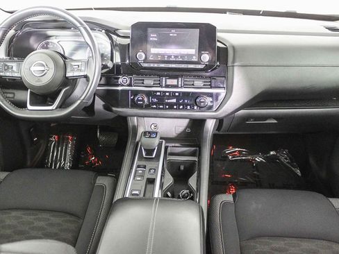 Used 2022 Nissan Pathfinder SV image 13