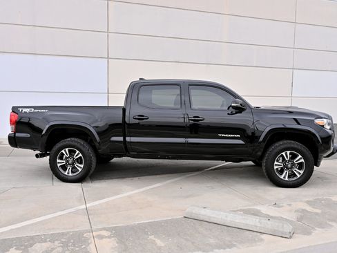 Used 2016 Toyota Tacoma TRD Sport image 7