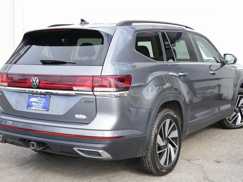 Used 2024 Volkswagen Atlas SE image 3