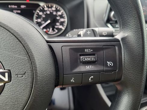 Used 2024 Nissan Rogue S FWD image 18
