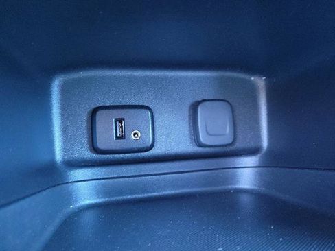 Used 2018 Chevrolet Equinox LT image 12