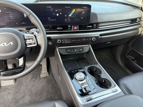 Used 2025 Kia Carnival SX w/ SX Dark Edition Package FWD image 28
