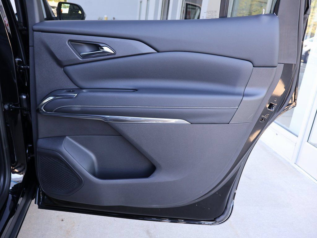 New 2026 Chevrolet Traverse LT w/ Driver Confidence Package FWD image 29