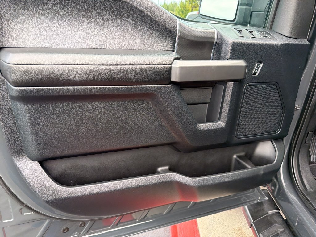 Used 2017 Ford F150 XLT w/ Equipment Group 302A Luxury AWD/4WD image 10