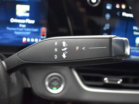 Used 2025 Chevrolet Equinox LT FWD image 25