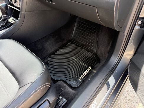 Used 2018 Volkswagen Passat GT image 23