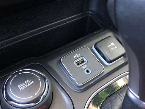 Used 2019 Jeep Cherokee Limited AWD/4WD image 21