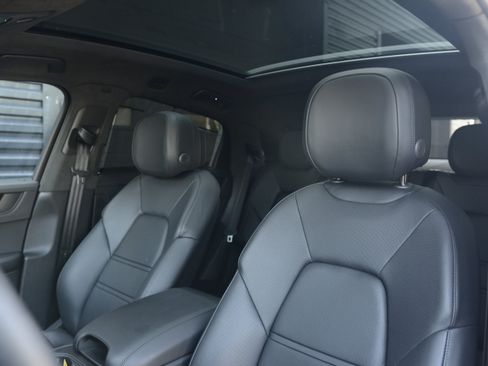Certified 2025 Porsche Cayenne GTS AWD/4WD image 5