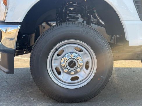 New 2026 Ford F250 XL w/ XL Chrome Package image 10
