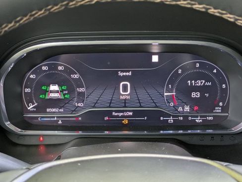 Used 2023 GMC Yukon AT4 AWD/4WD image 32