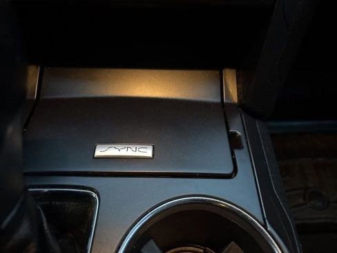 Used 2018 Ford Explorer XLT image 24