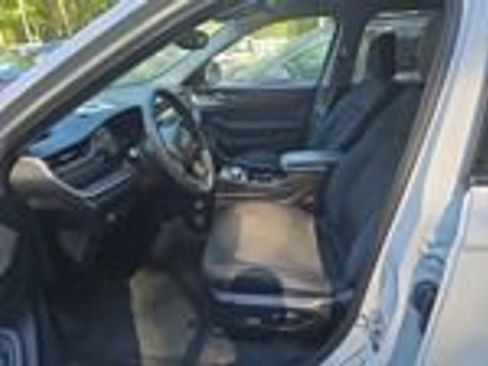 Used 2023 Jeep Grand Cherokee L Laredo w/ Luxury Tech Group I AWD/4WD image 6