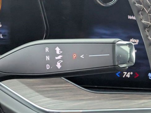 Certified 2025 Chevrolet Suburban Z71 w/ Comfort Package image 17