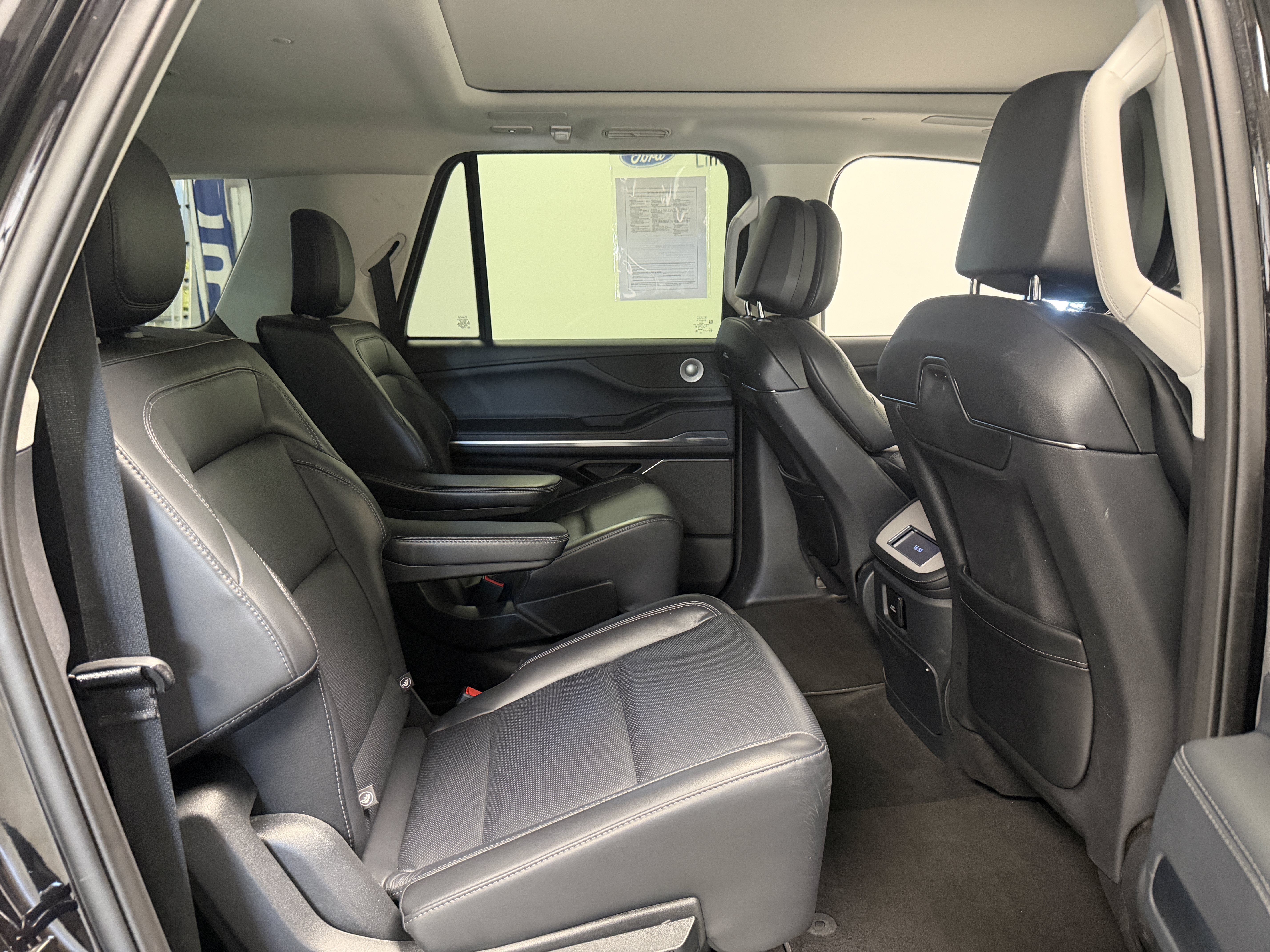 Used 2025 Lincoln Navigator L Reserve AWD/4WD image 23
