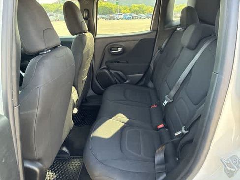 Used 2019 Jeep Renegade Latitude w/ Cold Weather Group AWD/4WD image 19