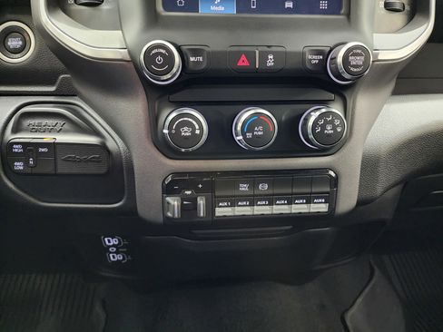 Used 2022 RAM 2500 Big Horn w/ Cold Weather Group image 15