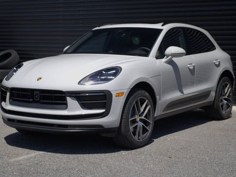 Certified 2025 Porsche Macan Turbo image 1