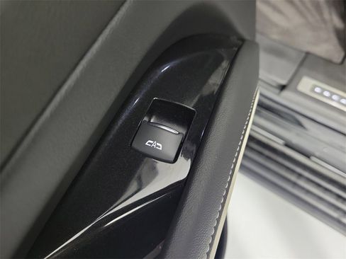 Certified 2022 Cadillac Escalade Premium Luxury w/ Performance Package image 15