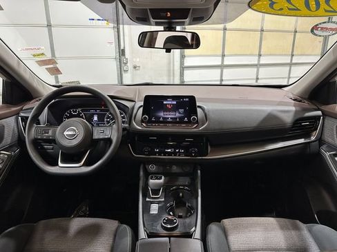Used 2023 Nissan Rogue SV image 23