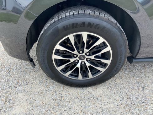 Used 2025 Ford Expedition Platinum AWD/4WD image 25