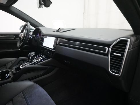 Certified 2023 Porsche Cayenne GTS AWD/4WD image 26