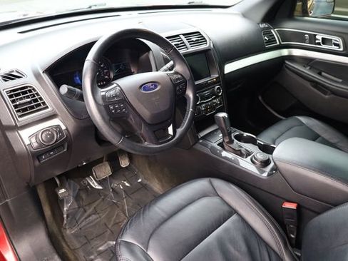 Used 2017 Ford Explorer XLT w/ Equipment Group 202A image 10