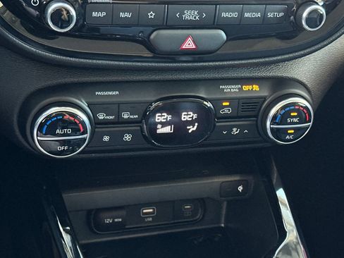 Certified 2025 Kia Soul GT-Line FWD image 21