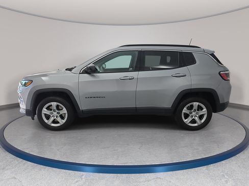 Used 2024 Jeep Compass Latitude w/ Convenience Group AWD/4WD image 8