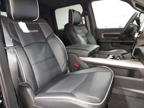 New 2026 RAM 3500 Laramie AWD/4WD image 31