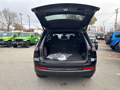 New 2025 Jeep Grand Cherokee Limited w/ Black Appearance Package image 38