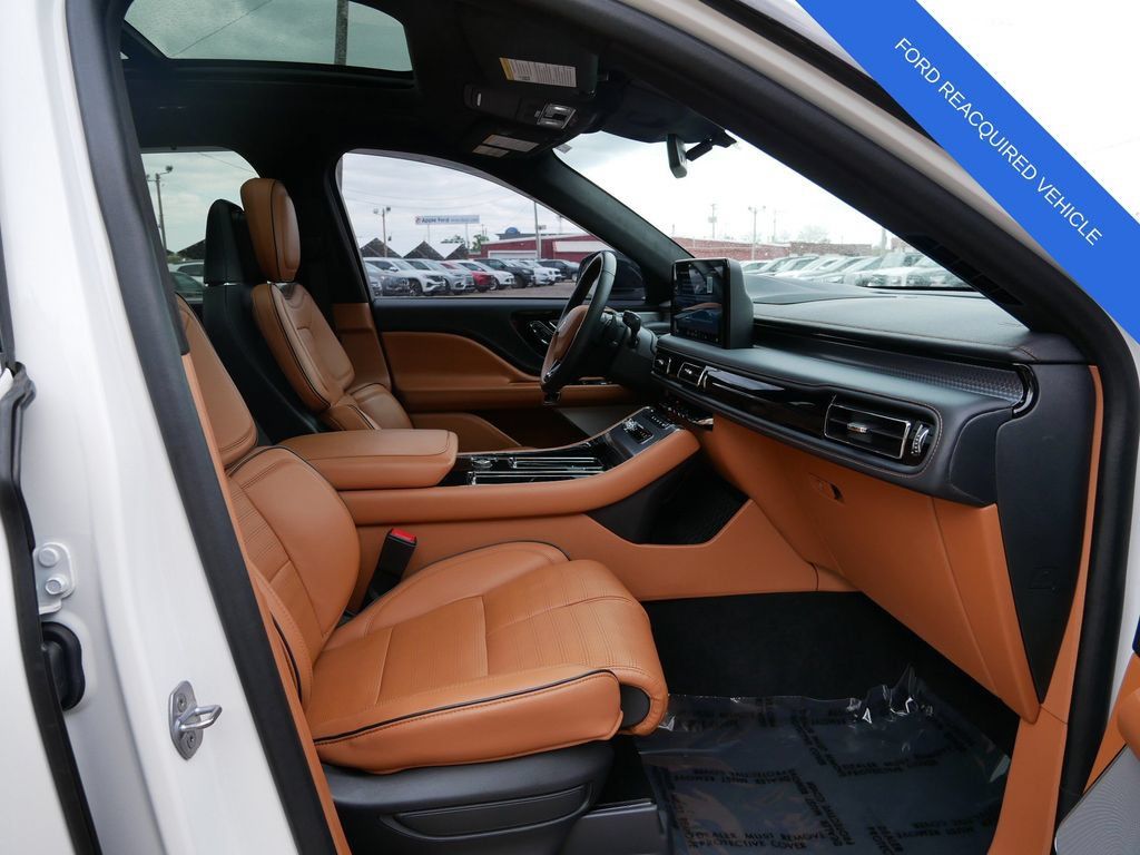 Used 2025 Lincoln Aviator Black Label AWD/4WD image 8