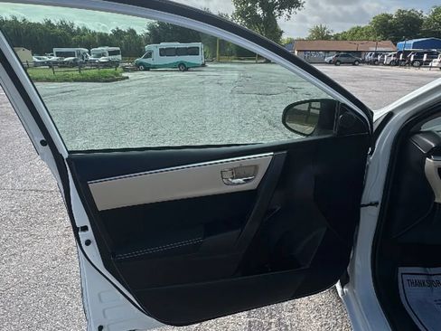 Used 2015 Toyota Corolla LE FWD image 14