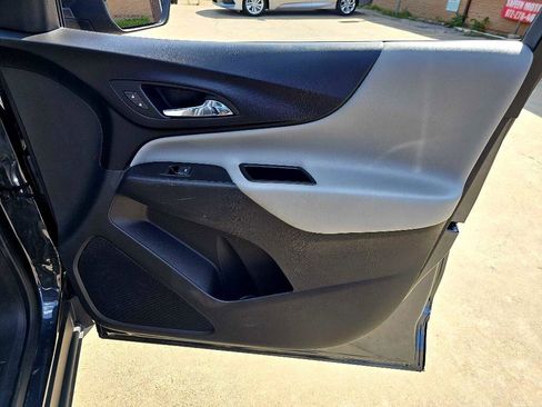 Used 2022 Chevrolet Equinox LS image 18