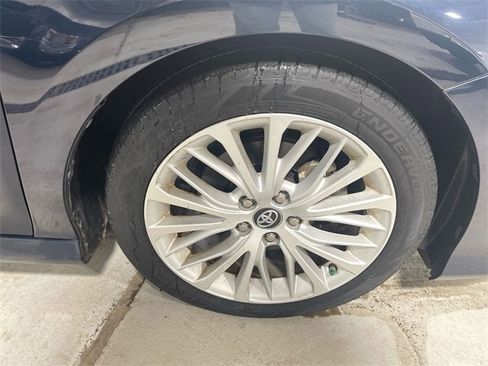 Used 2019 Toyota Camry XLE image 10