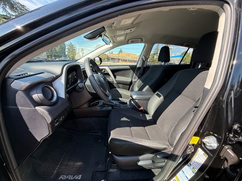 Used 2017 Toyota RAV4 LE image 6