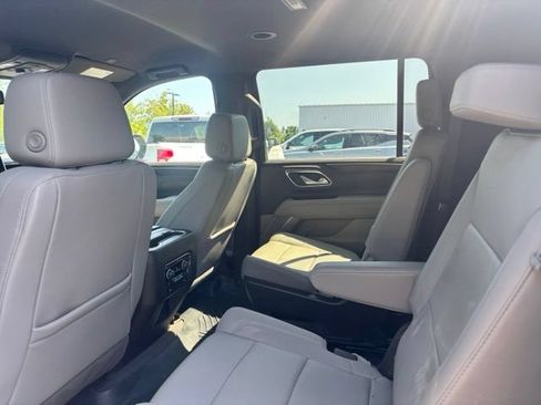 Used 2024 Chevrolet Suburban LT w/ Luxury Package AWD/4WD image 9