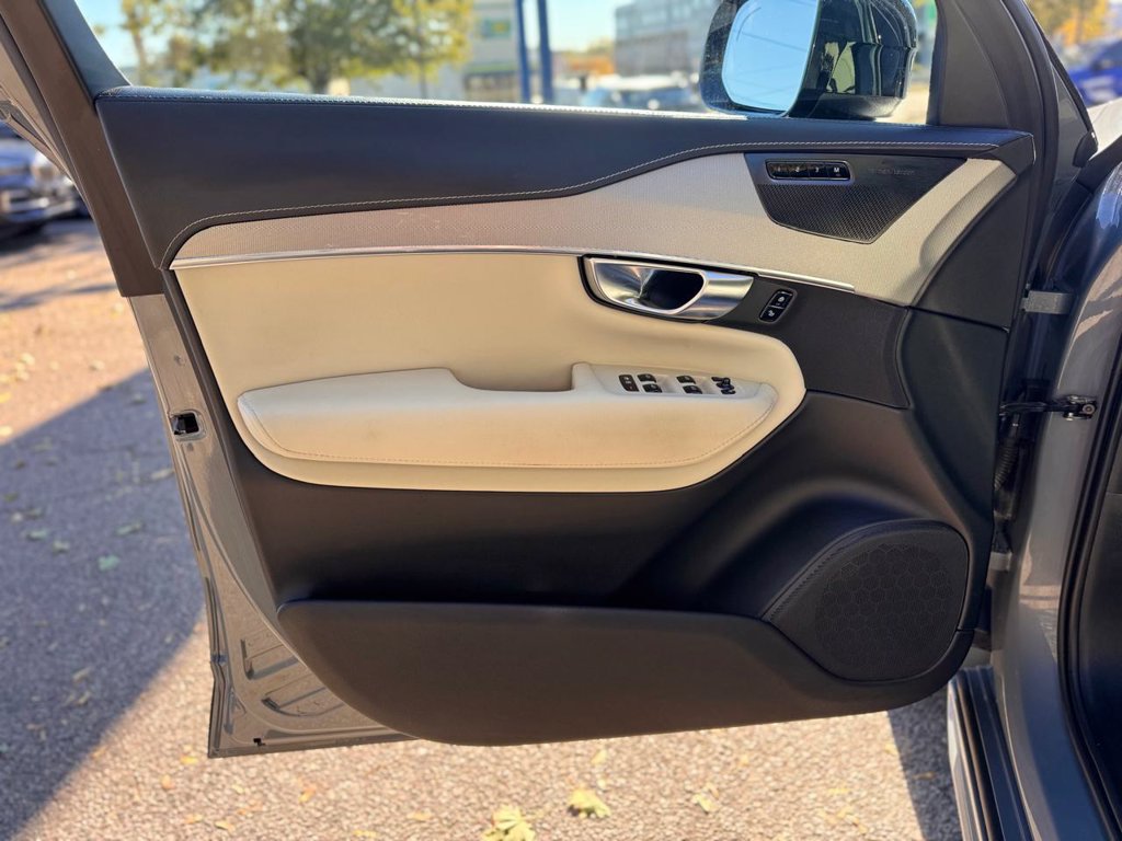 Used 2022 Volvo XC90 T8 R-Design w/ Advanced Package AWD/4WD image 12