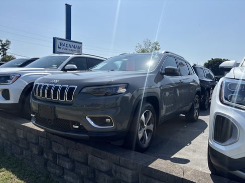 Used 2021 Jeep Cherokee Limited w/ Elite Package AWD/4WD image 4