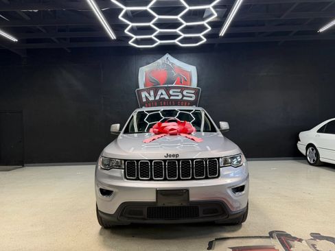 Used 2021 Jeep Grand Cherokee Laredo RWD image 4