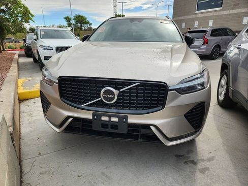 Used 2025 Volvo XC60 B5 Plus AWD/4WD image 3