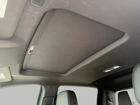 Used 2023 Chevrolet Silverado 1500 High Country w/ High Country Premium Package AWD/4WD image 19