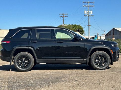 New 2026 Jeep Grand Cherokee Altitude image 3