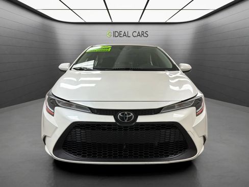 Used 2020 Toyota Corolla LE FWD image 2