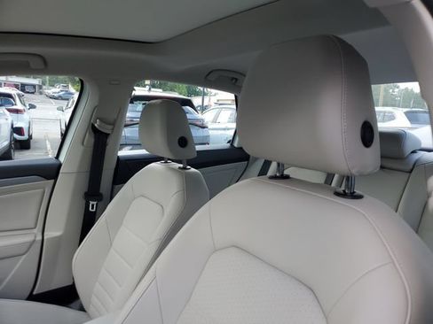 Certified 2024 Volkswagen Jetta SE FWD image 21