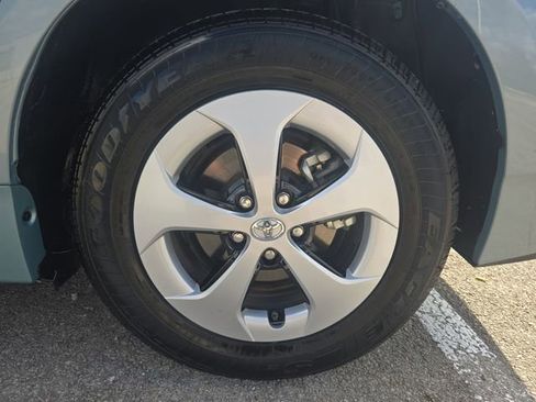 Used 2012 Toyota Prius Three image 33