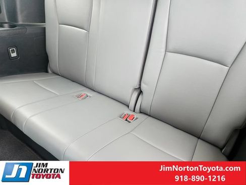 Used 2021 Toyota Highlander Platinum FWD image 31